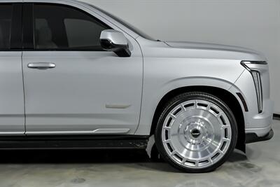 2025 Cadillac Escalade-V ESV   - Photo 15 - Joliet, IL 60435