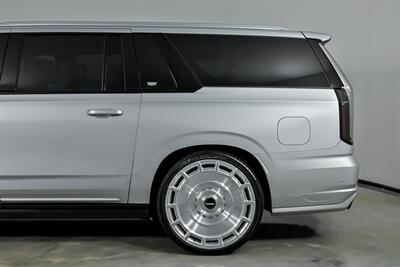 2025 Cadillac Escalade-V ESV   - Photo 9 - Joliet, IL 60435