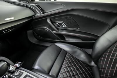 2017 Audi R8 5.2 quattro V10   - Photo 38 - Joliet, IL 60435