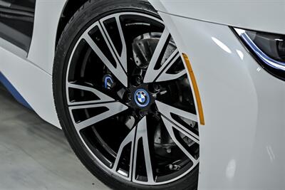 2015 BMW i8   - Photo 4 - Joliet, IL 60435