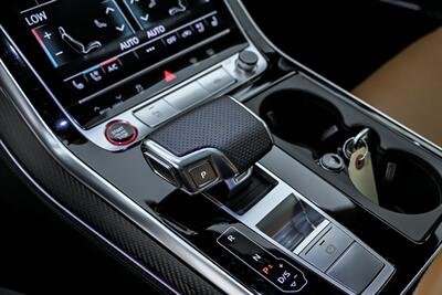 2022 Audi RS Q8 4.0T quattro - Photo 38 - Joliet, IL 60435
