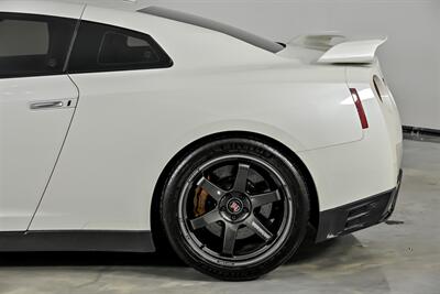 2016 Nissan GT-R Premium   - Photo 9 - Joliet, IL 60435