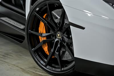 2015 Lamborghini Aventador LP 700-4-ROADSTER!   - Photo 4 - Joliet, IL 60435