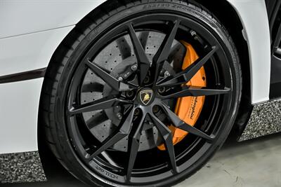 2015 Lamborghini Aventador LP 700-4-ROADSTER!   - Photo 21 - Joliet, IL 60435