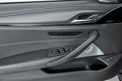 2023 BMW M5 COMPETITION-BIGE $131K MSRP-STOCK M5!   - Photo 18 - Joliet, IL 60435