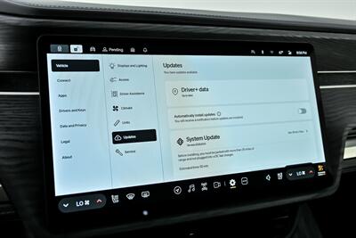 2023 Rivian R1S Adventure   - Photo 33 - Joliet, IL 60435