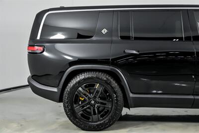 2023 Rivian R1S Adventure   - Photo 13 - Joliet, IL 60435