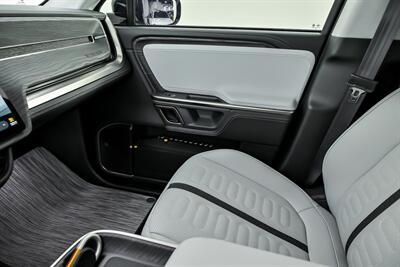 2023 Rivian R1S Adventure   - Photo 43 - Joliet, IL 60435