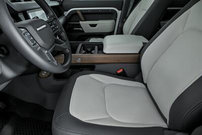 2024 Land Rover Defender 110 P400 X-Dynamic SE   - Photo 21 - Joliet, IL 60435