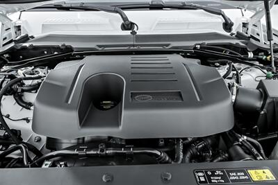 2024 Land Rover Defender 110 P400 X-Dynamic SE   - Photo 17 - Joliet, IL 60435