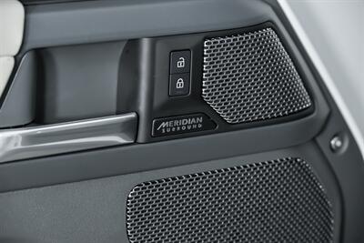 2024 Land Rover Defender 110 P400 X-Dynamic SE   - Photo 19 - Joliet, IL 60435