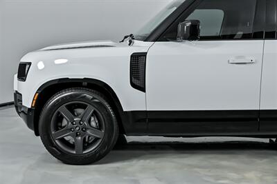 2024 Land Rover Defender 110 P400 X-Dynamic SE   - Photo 7 - Joliet, IL 60435