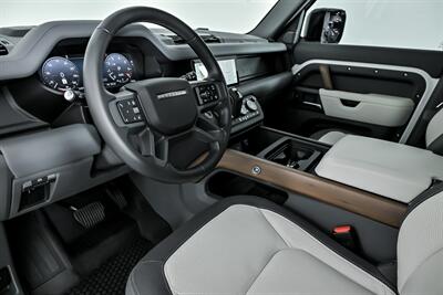 2024 Land Rover Defender 110 P400 X-Dynamic SE   - Photo 20 - Joliet, IL 60435