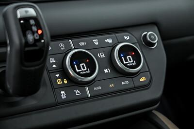2024 Land Rover Defender 110 P400 X-Dynamic SE   - Photo 39 - Joliet, IL 60435