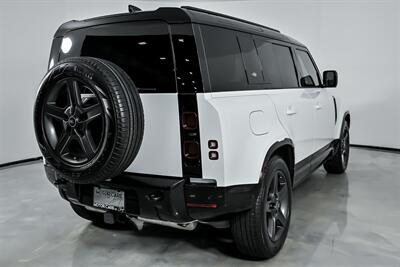 2024 Land Rover Defender 110 P400 X-Dynamic SE   - Photo 12 - Joliet, IL 60435