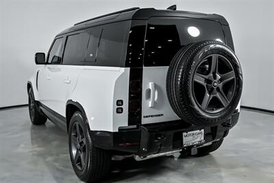 2024 Land Rover Defender 110 P400 X-Dynamic SE   - Photo 10 - Joliet, IL 60435