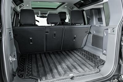 2024 Land Rover Defender 110 P400 X-Dynamic SE   - Photo 16 - Joliet, IL 60435