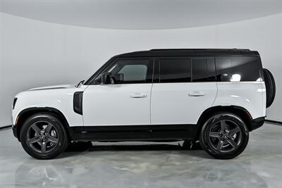 2024 Land Rover Defender 110 P400 X-Dynamic SE   - Photo 8 - Joliet, IL 60435