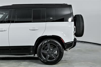 2024 Land Rover Defender 110 P400 X-Dynamic SE   - Photo 9 - Joliet, IL 60435
