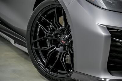 2023 Chevrolet Corvette Z06 3LZ-FRESH SATIN WRAP   - Photo 4 - Joliet, IL 60435