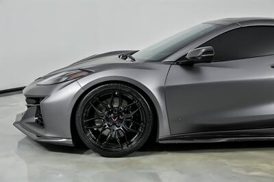2023 Chevrolet Corvette Z06 3LZ-FRESH SATIN WRAP   - Photo 7 - Joliet, IL 60435
