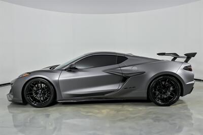 2023 Chevrolet Corvette Z06 3LZ-FRESH SATIN WRAP   - Photo 8 - Joliet, IL 60435