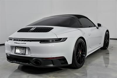 2023 Porsche 911 Targa 4 GTS   - Photo 12 - Joliet, IL 60435