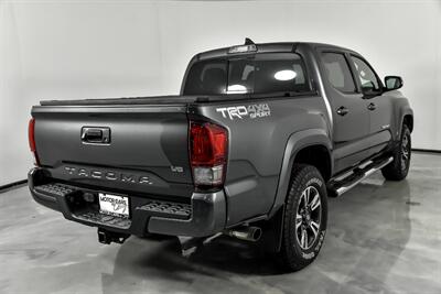 2017 Toyota Tacoma TRD Sport   - Photo 12 - Joliet, IL 60435