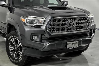 2017 Toyota Tacoma TRD Sport   - Photo 3 - Joliet, IL 60435