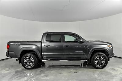 2017 Toyota Tacoma TRD Sport   - Photo 14 - Joliet, IL 60435