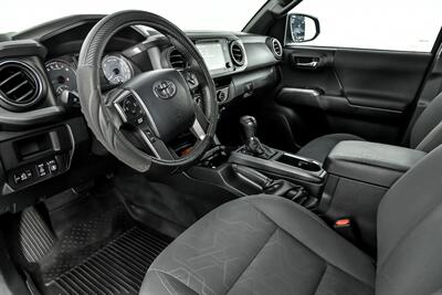 2017 Toyota Tacoma TRD Sport   - Photo 19 - Joliet, IL 60435