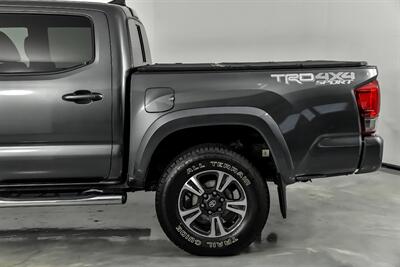 2017 Toyota Tacoma TRD Sport   - Photo 9 - Joliet, IL 60435