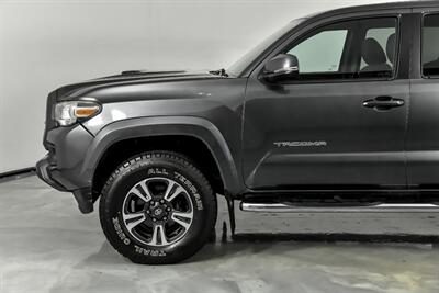 2017 Toyota Tacoma TRD Sport   - Photo 7 - Joliet, IL 60435