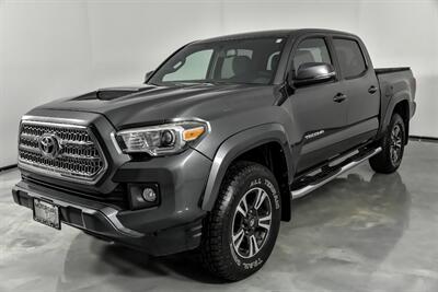 2017 Toyota Tacoma TRD Sport   - Photo 6 - Joliet, IL 60435