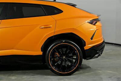 2022 Lamborghini Urus PEARL CAPSULE-CARBON INT & EXT-REAR EXEC SEATING - Photo 9 - Joliet, IL 60435