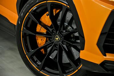 2022 Lamborghini Urus PEARL CAPSULE-CARBON INT & EXT-REAR EXEC SEATING - Photo 4 - Joliet, IL 60435