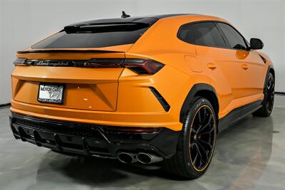 2022 Lamborghini Urus PEARL CAPSULE-CARBON INT & EXT-REAR EXEC SEATING - Photo 12 - Joliet, IL 60435