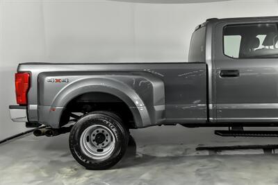 2022 Ford F-350 Super Duty XL   - Photo 13 - Joliet, IL 60435