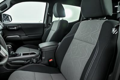 2021 Toyota Tacoma TRD Off-Road   - Photo 21 - Joliet, IL 60435