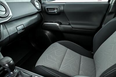 2021 Toyota Tacoma TRD Off-Road   - Photo 34 - Joliet, IL 60435