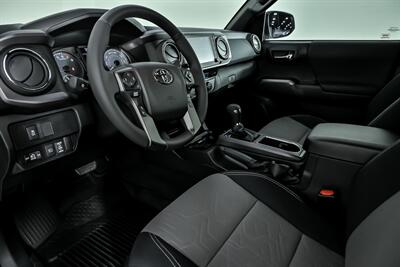2021 Toyota Tacoma TRD Off-Road   - Photo 19 - Joliet, IL 60435