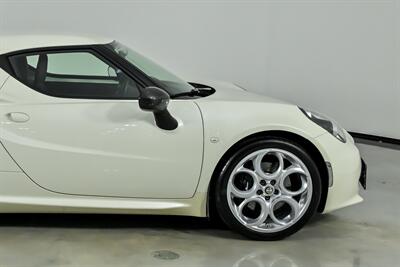 2016 Alfa Romeo 4C   - Photo 12 - Joliet, IL 60435