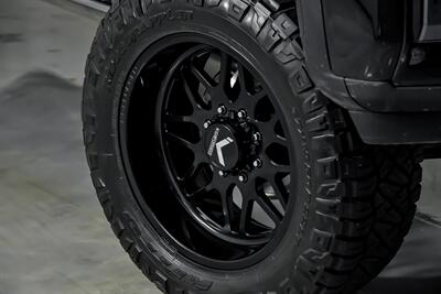 2024 GMC Sierra 2500HD Denali Ultimate-$20K LIFT & WHEELS   - Photo 4 - Joliet, IL 60435