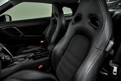 2014 Nissan GT-R Premium   - Photo 23 - Joliet, IL 60435