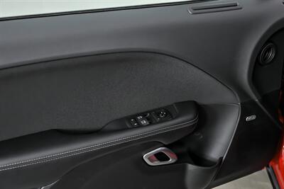 2020 Dodge Challenger R/T   - Photo 18 - Joliet, IL 60435