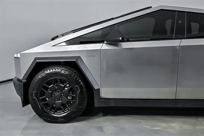 2024 Tesla Cybertruck   - Photo 7 - Joliet, IL 60435