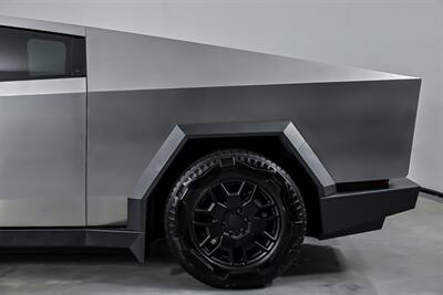 2024 Tesla Cybertruck   - Photo 9 - Joliet, IL 60435