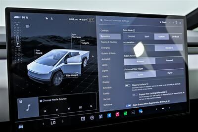 2024 Tesla Cybertruck   - Photo 32 - Joliet, IL 60435