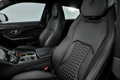 2022 Lamborghini Urus -FACTORY MATTE BLACK - Photo 23 - Joliet, IL 60435