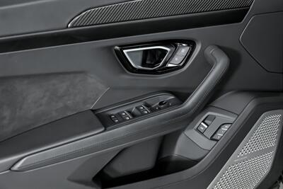 2022 Lamborghini Urus -FACTORY MATTE BLACK - Photo 18 - Joliet, IL 60435